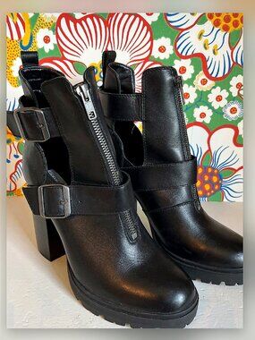 Steve Madden Lavish Black Leather Buckle Platform Cutout Ankle Booties Size 8